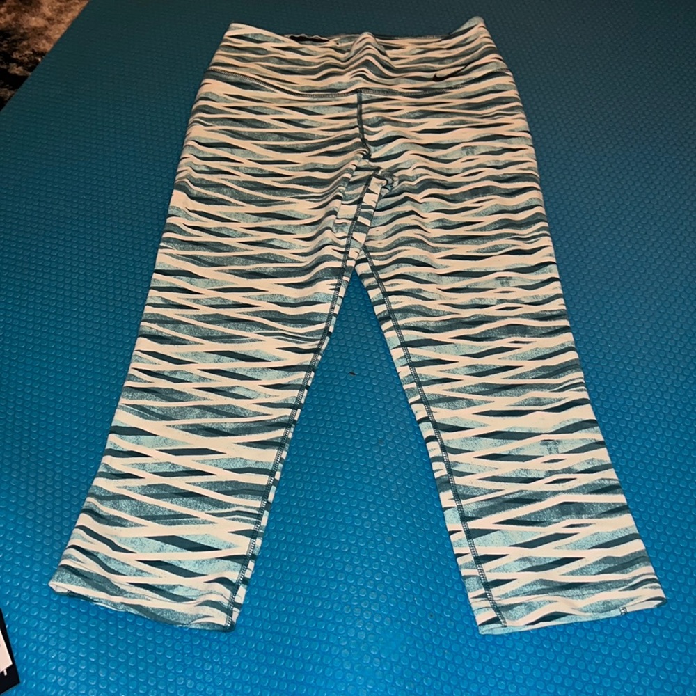 Nike Dri-Fit Capri leggings small green and white